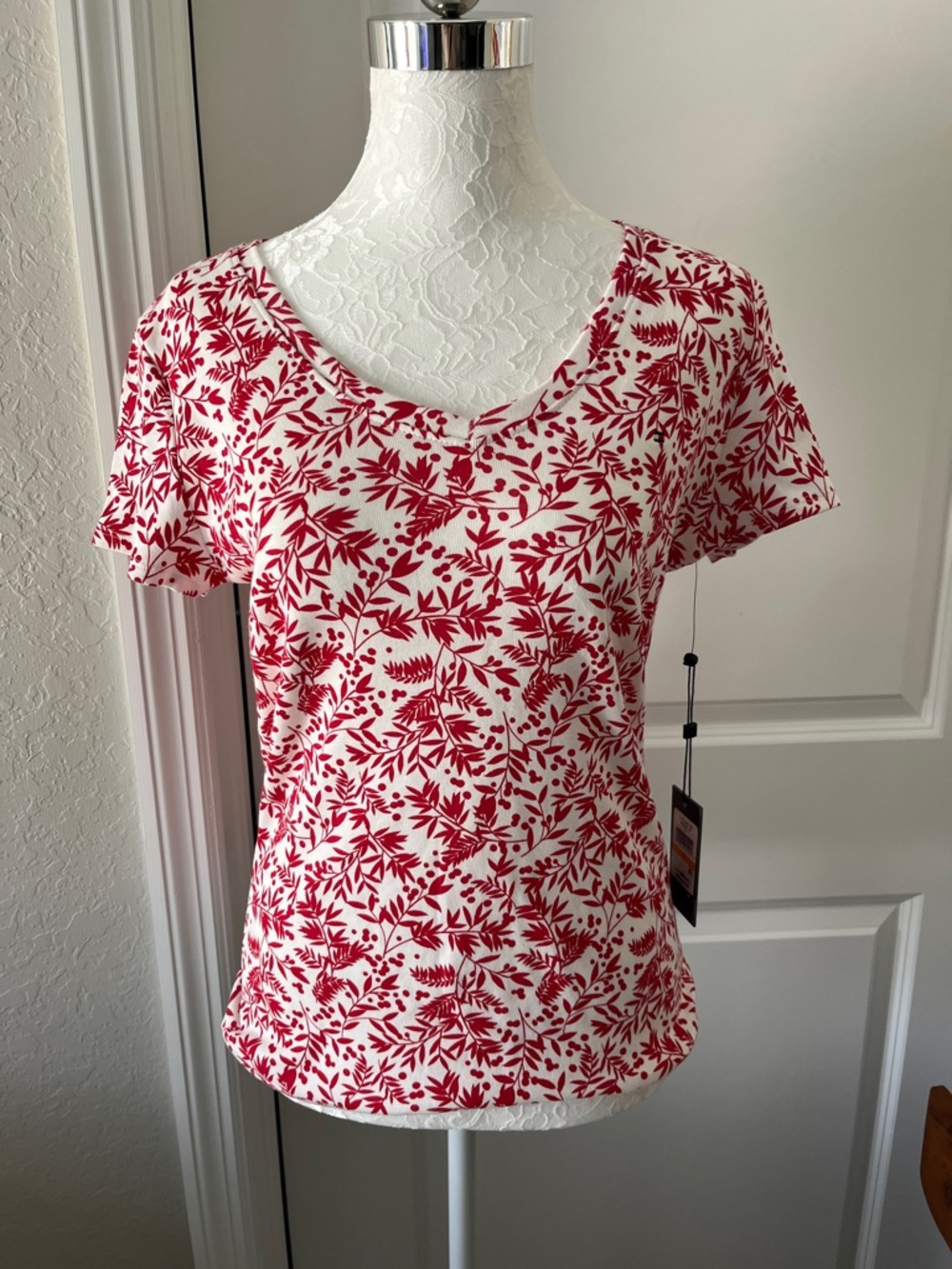 Tommy Hilfiger White Cotton Tee with Red Botanical Print